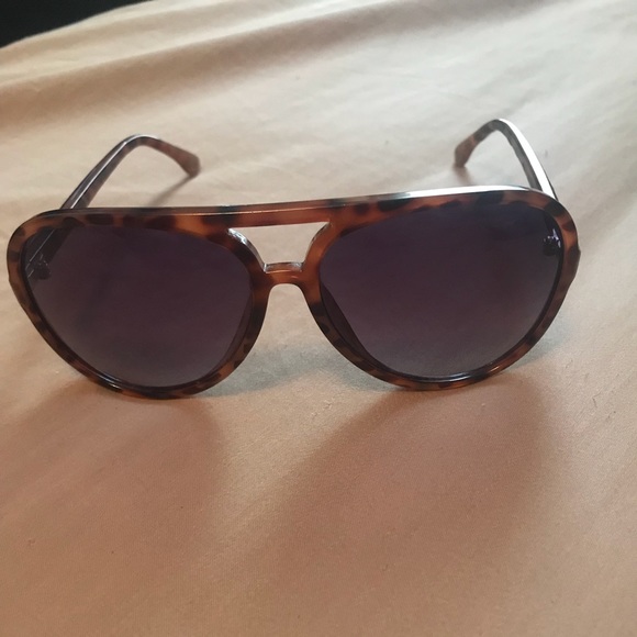 Michael Kors Accessories - Spring sale💐Michael Kors Aviator sunglasses 🕶